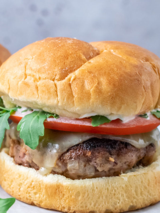 Just 8 Ingredients and 30 minutes! Easy Turkey Burgers