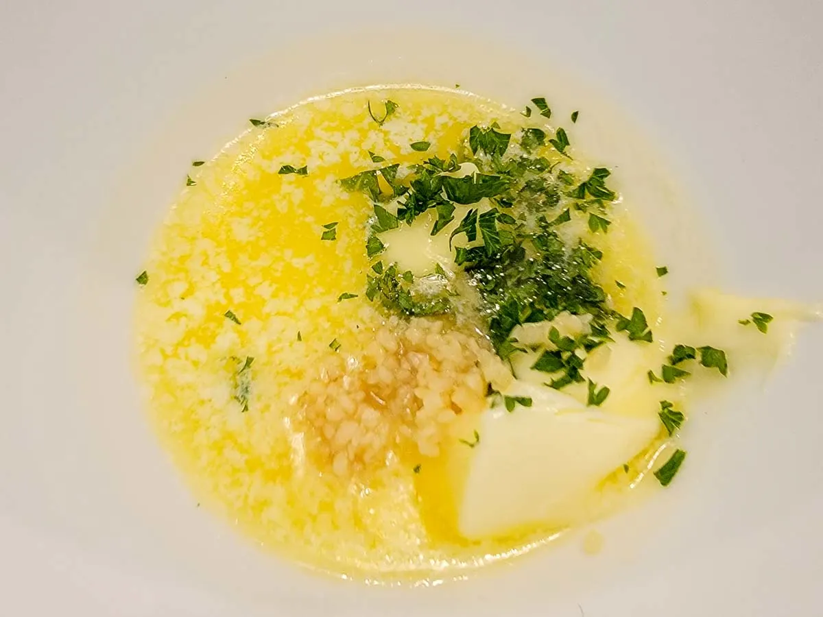 butter, jarred minced garlic and parsley in small bowl.