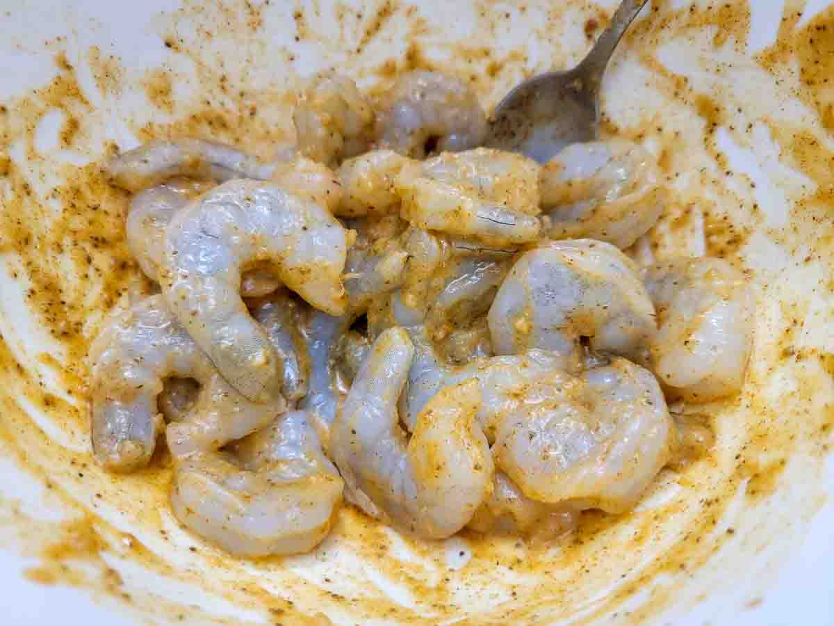 shrimp, honey, butter, Old Bay seasoning, garlic, and ginger in a medium bowl.